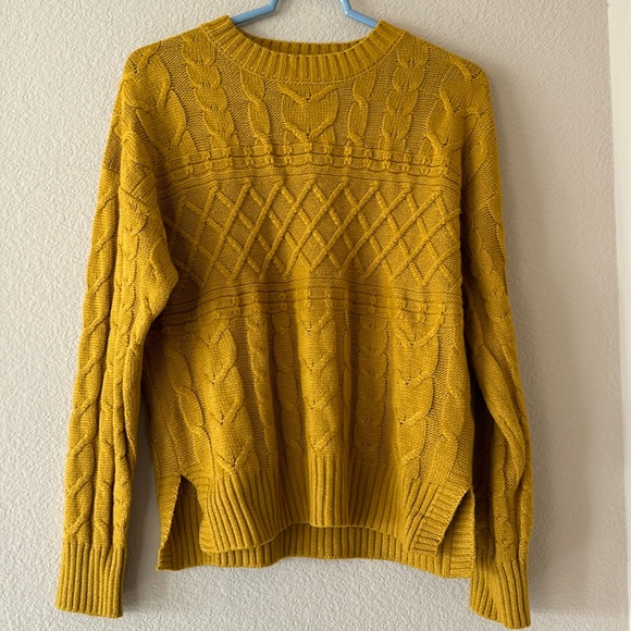 🌹🐘🌹🐘 Time and True Sweater - Picture 1 of 4